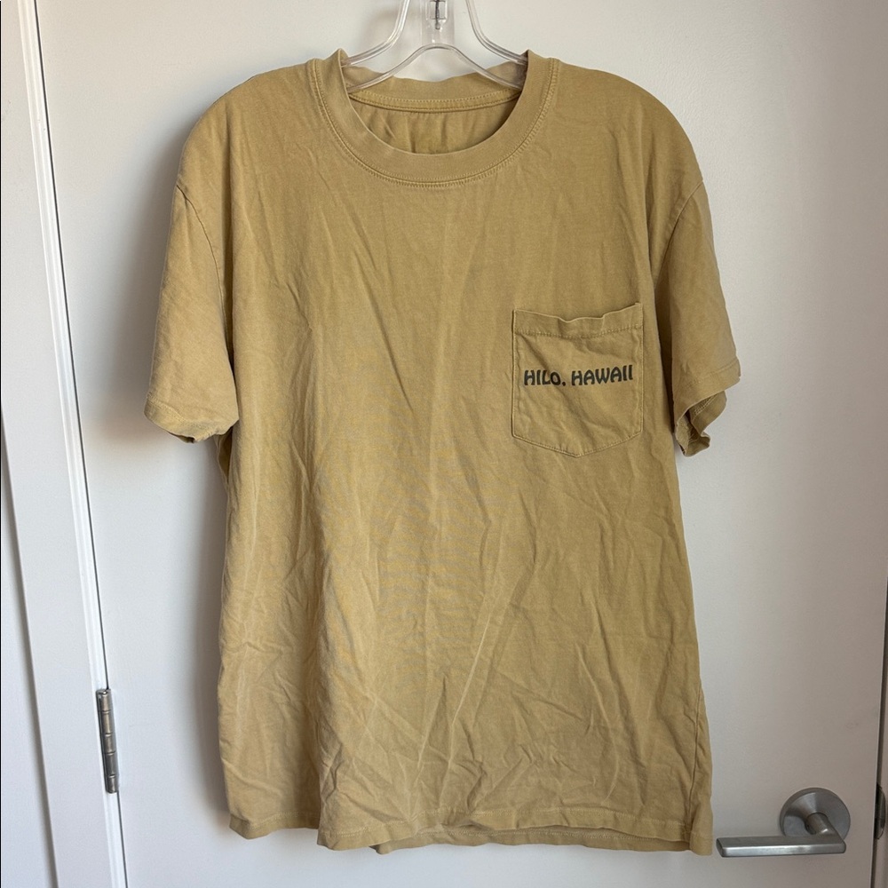 Gildan Tan Short Sleeve Pocket Tee with 'HILO, HAWAII' Print